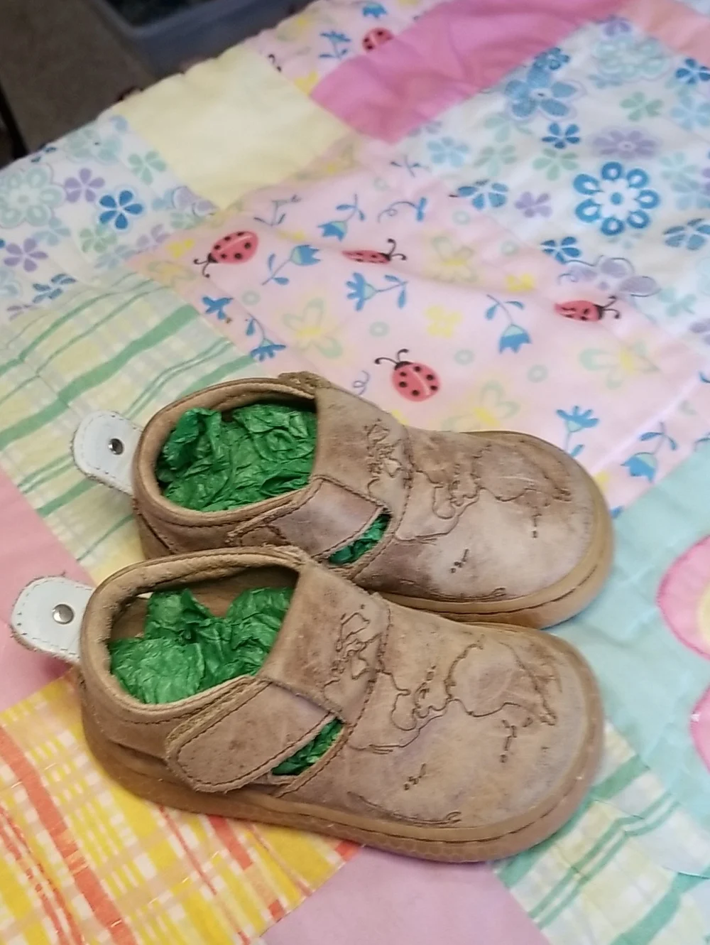Livie & Luca Tan Brown Map-Embossed Mary Jane Baby Shoes Size 4